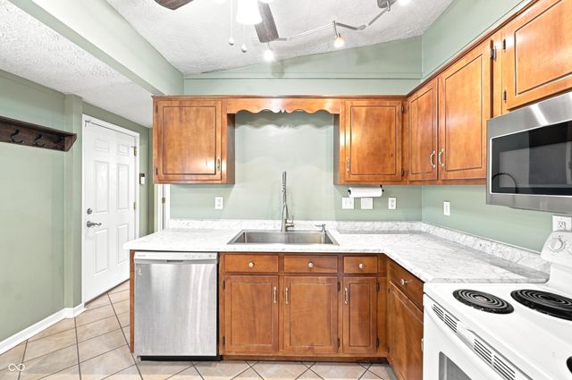 414 Sleepy Hollow Drive, Plainfield, IN 46168