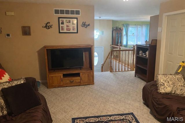 1148 Nassau Drive, Edwardsville, IL 62025