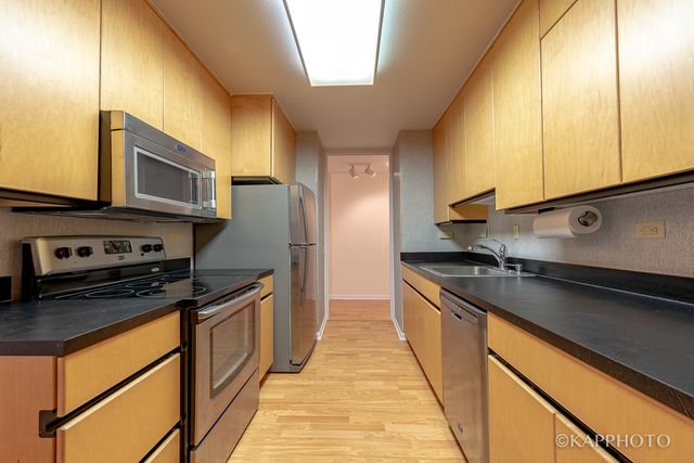 900 N Lake Shore Drive 702, Chicago, IL 60611