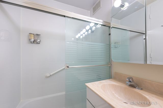 900 N Lake Shore Drive 702, Chicago, IL 60611