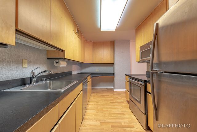 900 N Lake Shore Drive 702, Chicago, IL 60611