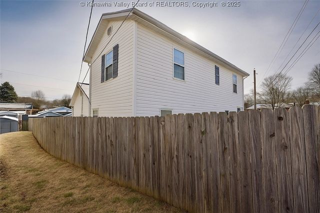 5218 Pioneer Drive, Cross Lanes, WV 25313