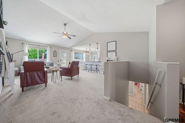 1211 Autumn Road, Hickman, NE 68372