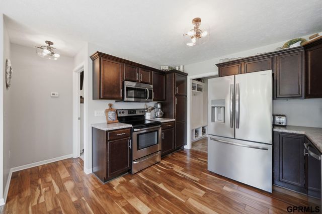 1211 Autumn Road, Hickman, NE 68372