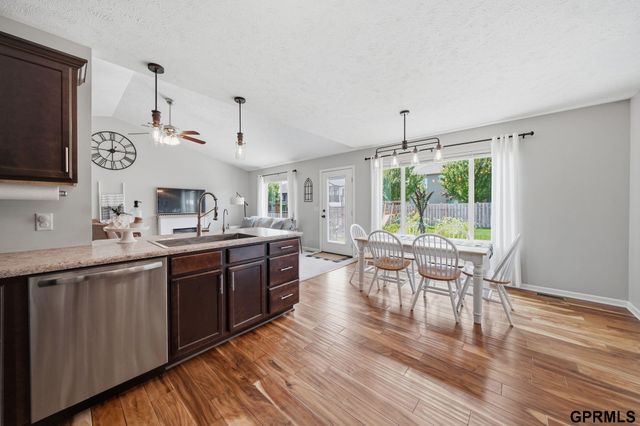 1211 Autumn Road, Hickman, NE 68372
