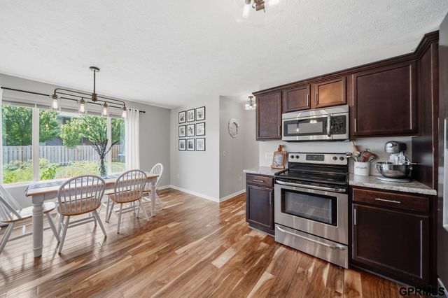 1211 Autumn Road, Hickman, NE 68372
