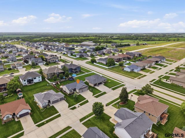 1211 Autumn Road, Hickman, NE 68372