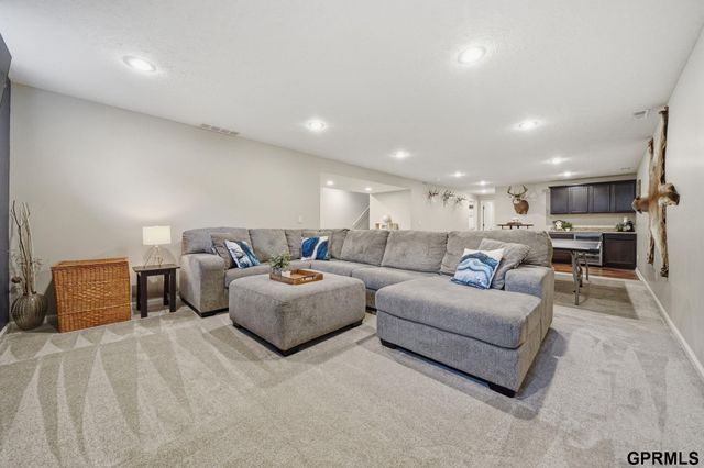 1211 Autumn Road, Hickman, NE 68372