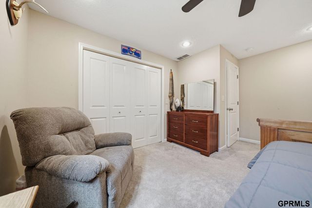 1211 Autumn Road, Hickman, NE 68372