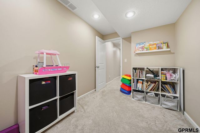 1211 Autumn Road, Hickman, NE 68372