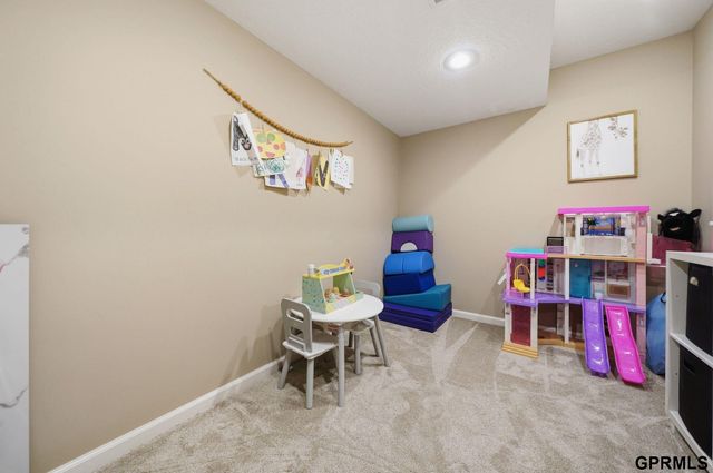 1211 Autumn Road, Hickman, NE 68372