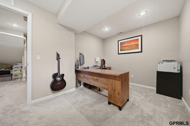 1211 Autumn Road, Hickman, NE 68372