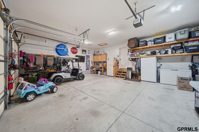 1211 Autumn Road, Hickman, NE 68372
