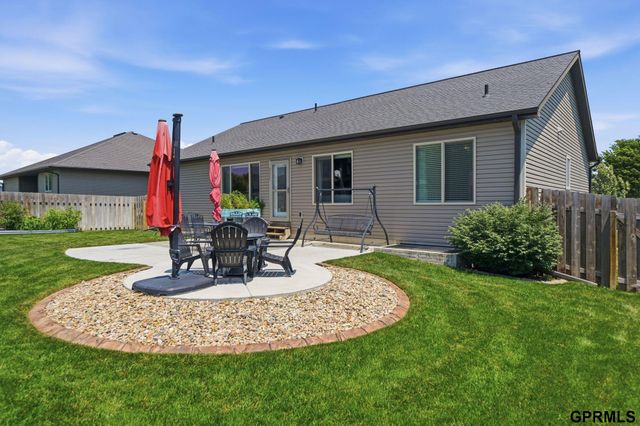 1211 Autumn Road, Hickman, NE 68372