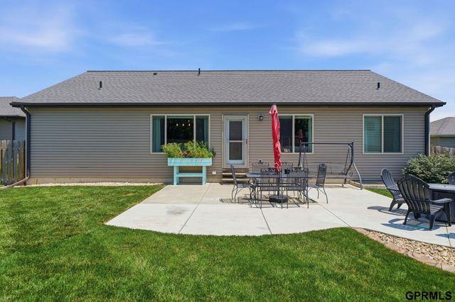 1211 Autumn Road, Hickman, NE 68372