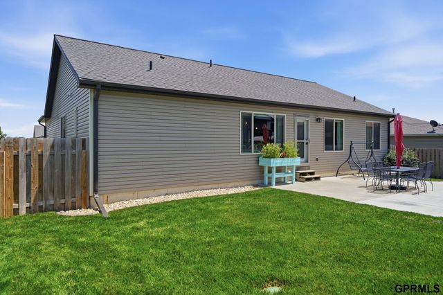 1211 Autumn Road, Hickman, NE 68372