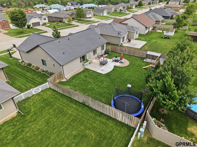 1211 Autumn Road, Hickman, NE 68372
