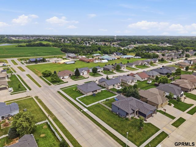 1211 Autumn Road, Hickman, NE 68372