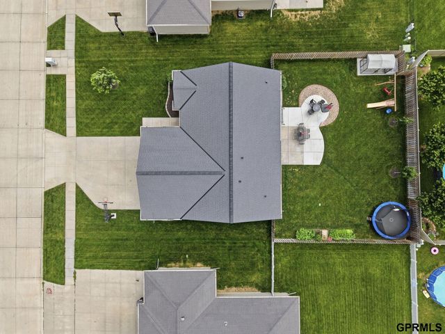 1211 Autumn Road, Hickman, NE 68372