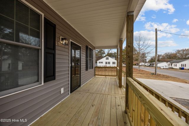 402 W Moore Street, Greenville, NC 27834