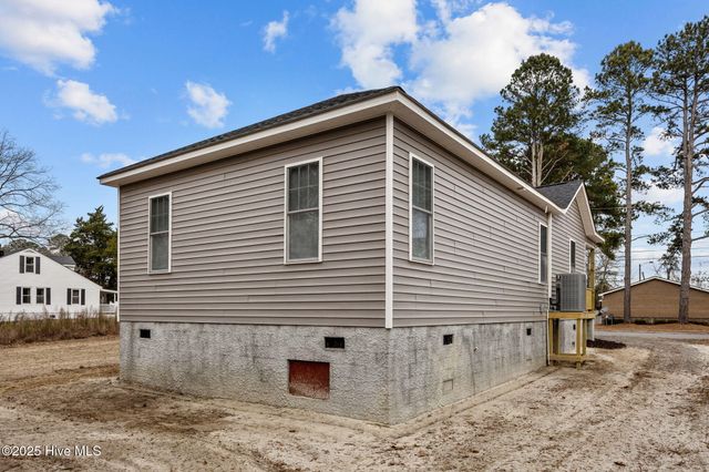 402 W Moore Street, Greenville, NC 27834