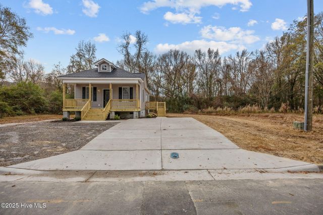 402 W Moore Street, Greenville, NC 27834