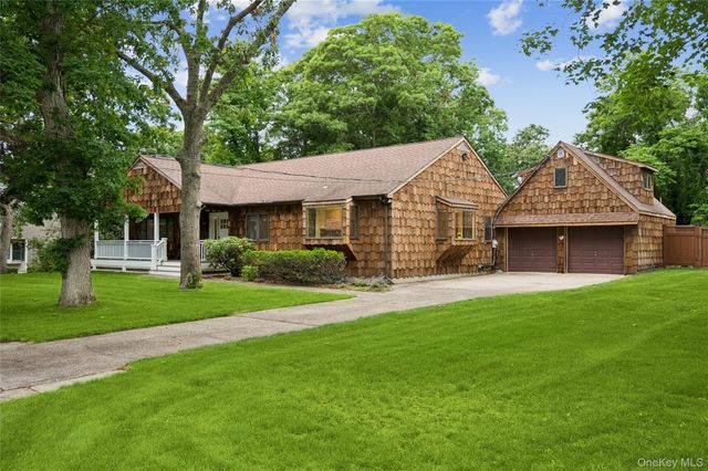 37 Fanning Avenue, Hampton Bays, NY 11946