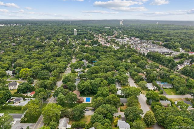 37 Fanning Avenue, Hampton Bays, NY 11946