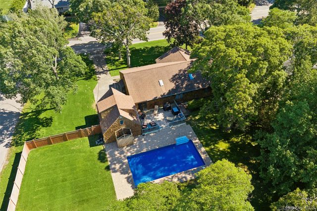 37 Fanning Avenue, Hampton Bays, NY 11946