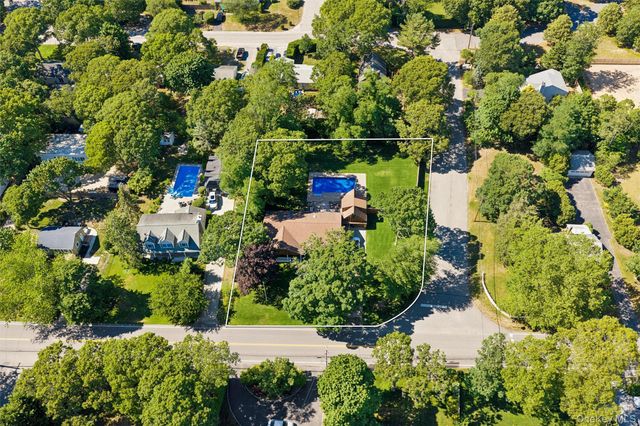 37 Fanning Avenue, Hampton Bays, NY 11946