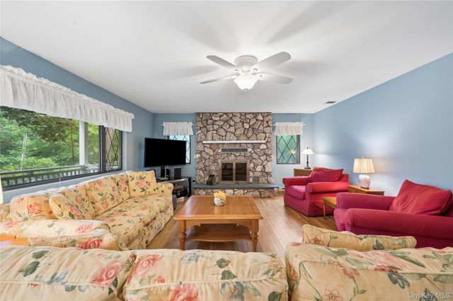 37 Fanning Avenue, Hampton Bays, NY 11946