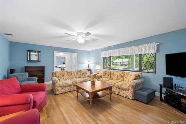 37 Fanning Avenue, Hampton Bays, NY 11946