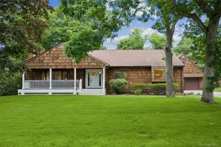 37 Fanning Avenue, Hampton Bays, NY 11946