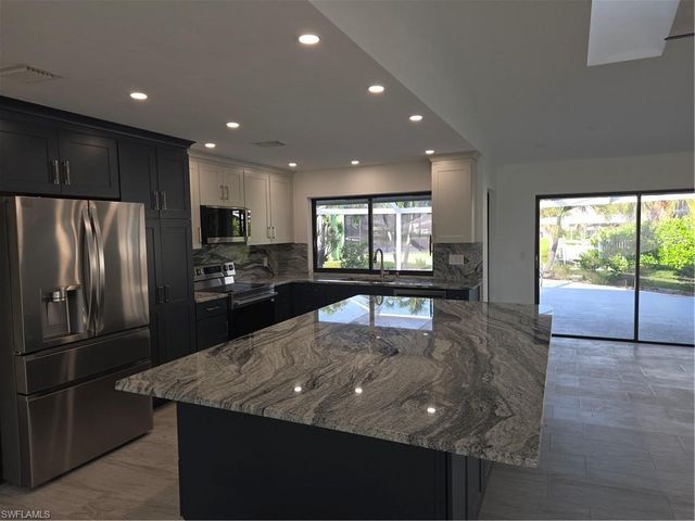 1922 SE 26th TER, Cape Coral, FL 33904