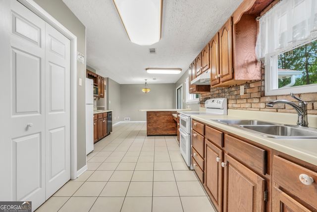 122 E Knight Road, Mcdonough, GA 30252
