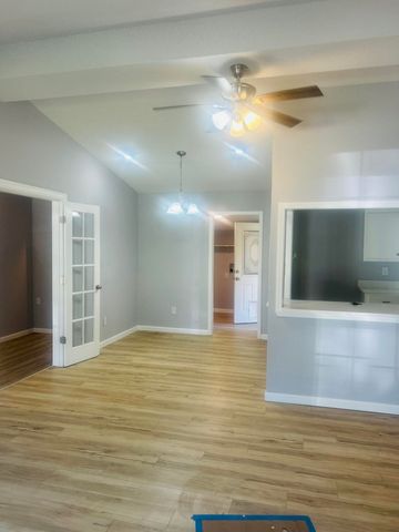 2714 Fernwood, Pascagoula, MS 39567