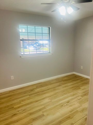 2714 Fernwood, Pascagoula, MS 39567