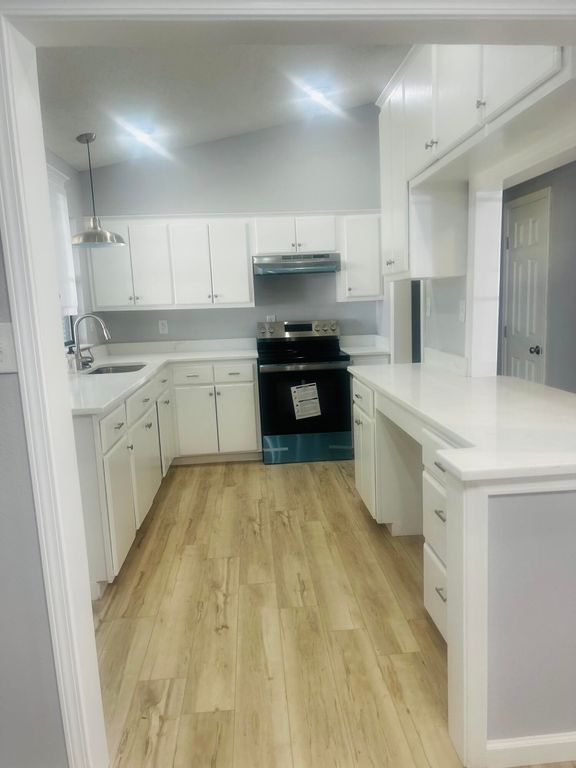 2714 Fernwood, Pascagoula, MS 39567