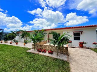 1500 77TH STREET N, St Petersburg, FL 33710