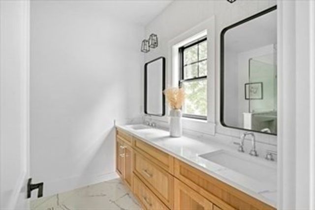 453 Albemarle Rd 453, Newton, MA 02460