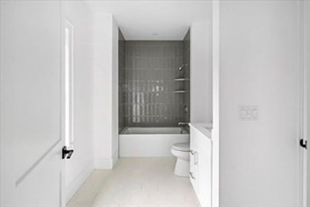 453 Albemarle Rd 453, Newton, MA 02460