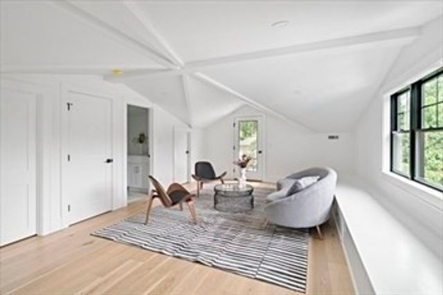 453 Albemarle Rd 453, Newton, MA 02460