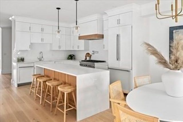 453 Albemarle Rd 453, Newton, MA 02460