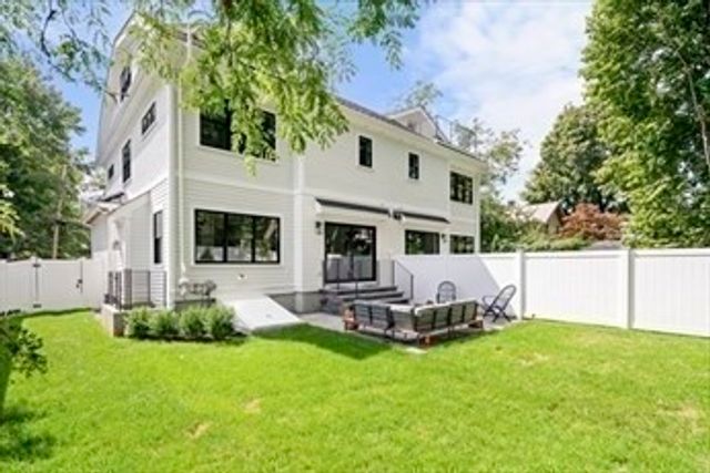 453 Albemarle Rd 453, Newton, MA 02460
