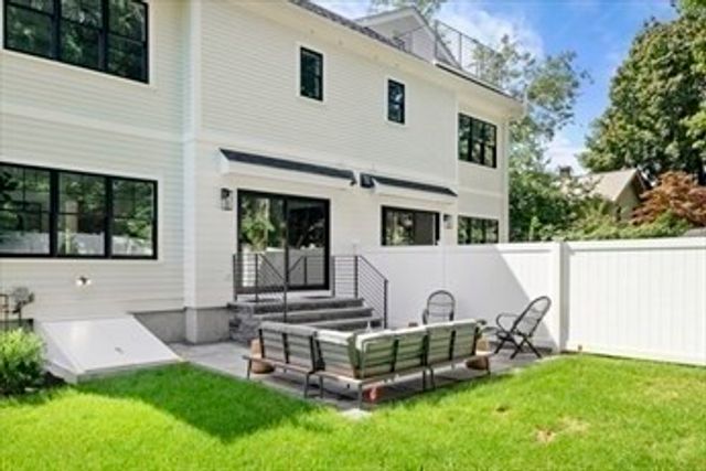 453 Albemarle Rd 453, Newton, MA 02460