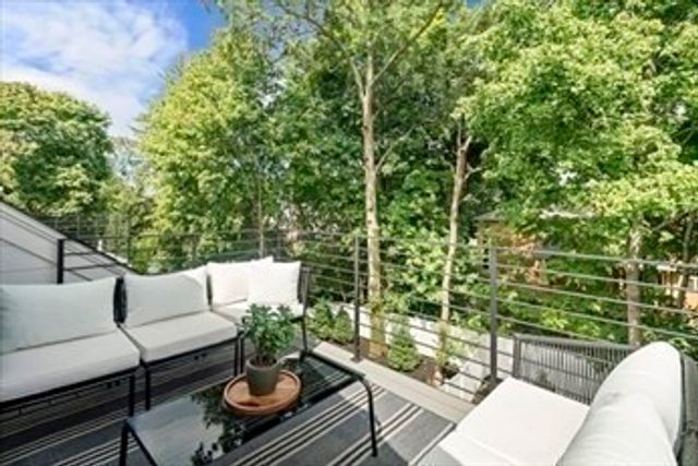 453 Albemarle Rd 453, Newton, MA 02460