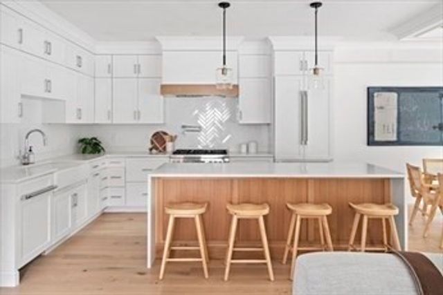 453 Albemarle Rd 453, Newton, MA 02460