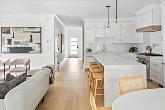 453 Albemarle Rd 453, Newton, MA 02460