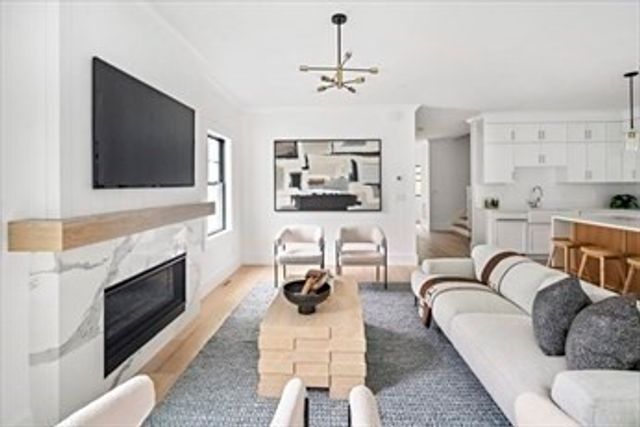 453 Albemarle Rd 453, Newton, MA 02460