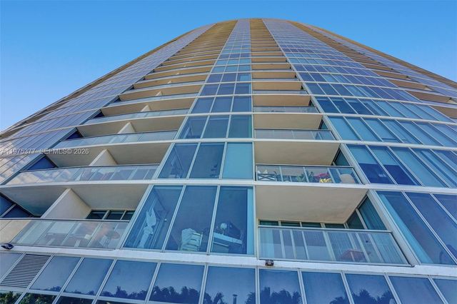 601 NE 36th St 811, Miami, FL 33137